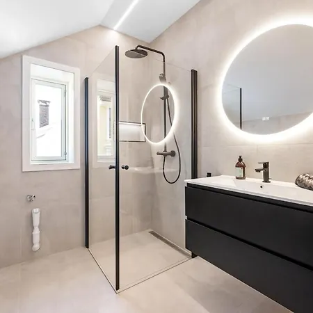 Newly Renovated In The Heart Of Center Appartement *