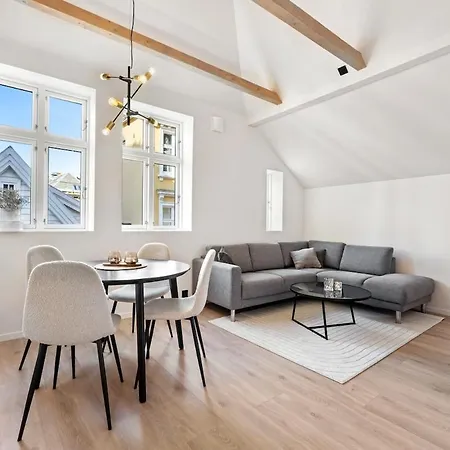 Newly Renovated In The Heart Of Center Bergen