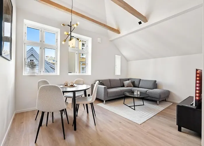 Newly Renovated In The Heart Of Center Bergen